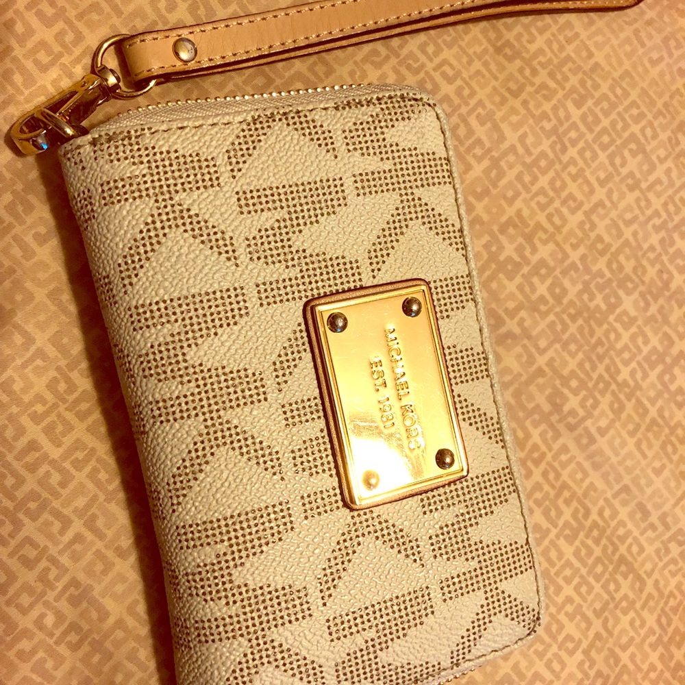 Wristlet